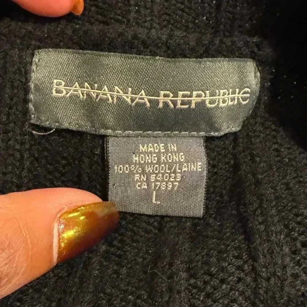 Banana Republic Black Wool V-neck ribbed sweater - Size Large